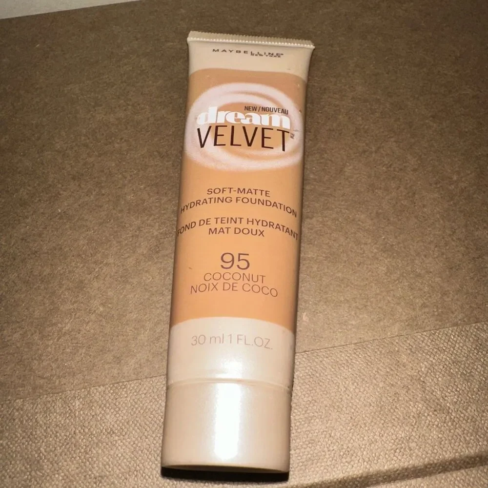 Maybelline Dream Velvet Soft-Matte Hydrating Foundation 95 Coconut Sealed